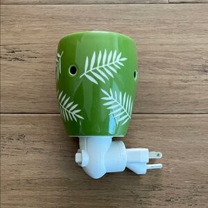 Scentsy Green Leaf Patterned Plug-In